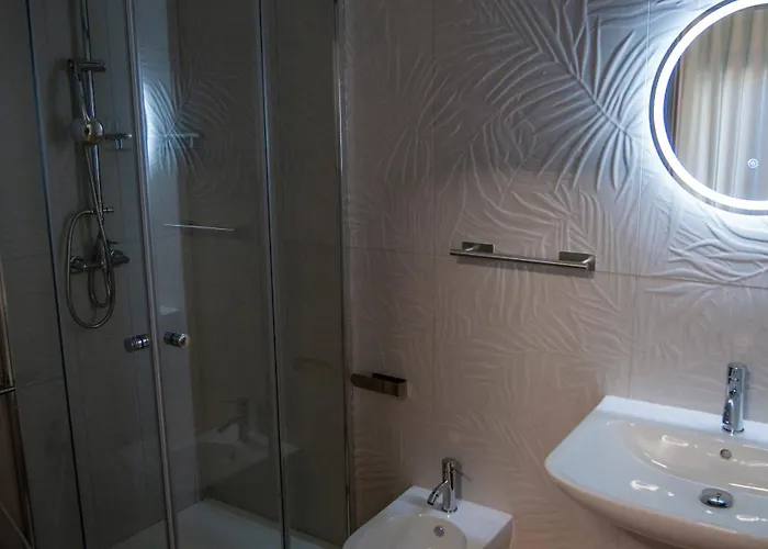 Ludey Nocleg ze śniadaniem 4*